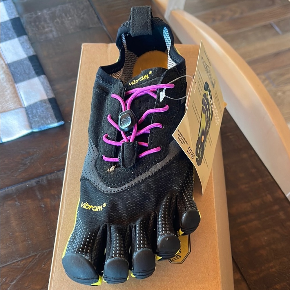 Vibram Black and purple FiveFingers Shoes
